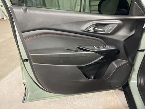 Used 2024 Chevrolet Trax RS FWD image 21