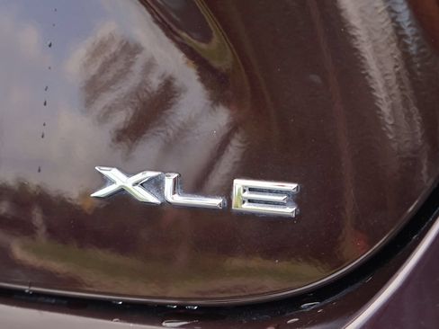 Certified 2016 Toyota Avalon XLE FWD image 25