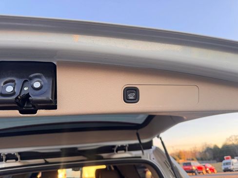 Used 2014 Cadillac Escalade ESV Luxury image 45