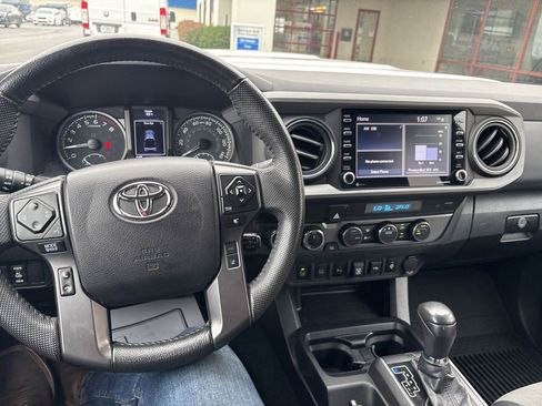 Used 2022 Toyota Tacoma TRD Sport image 27