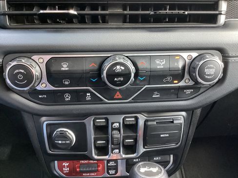 Used 2024 Jeep Wrangler Unlimited Rubicon AWD/4WD image 20