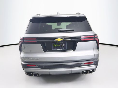 Used 2025 Chevrolet Traverse LT FWD image 7
