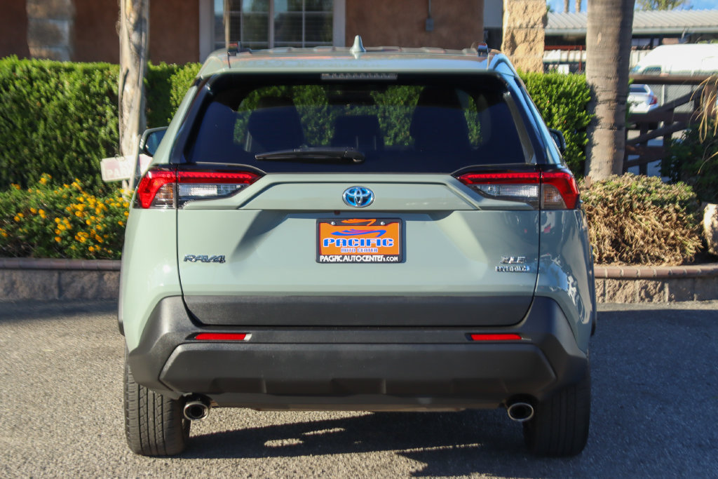 Used 2021 Toyota RAV4 XLE Premium AWD/4WD image 7