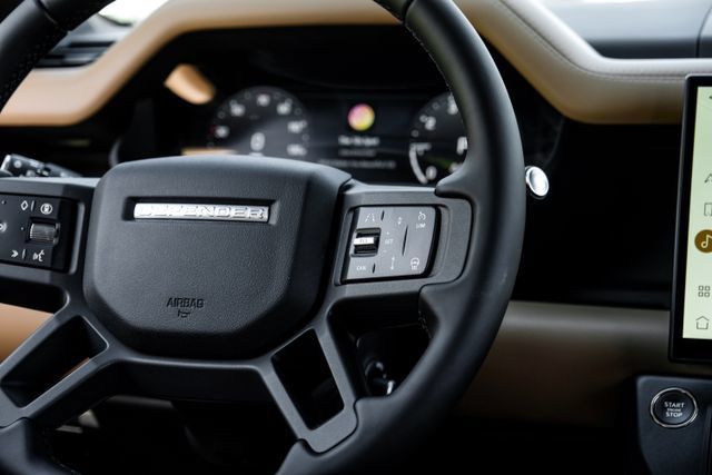 New 2026 Land Rover Defender 110 X-Dynamic SE AWD/4WD image 23