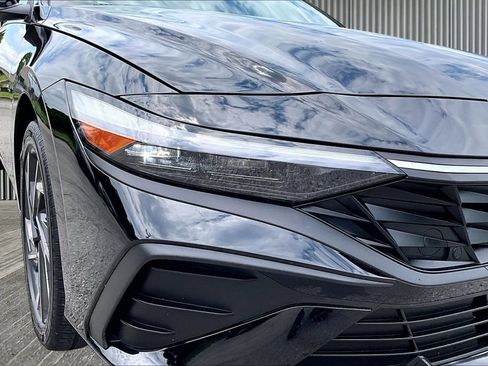 Certified 2025 Hyundai Elantra SEL FWD image 30