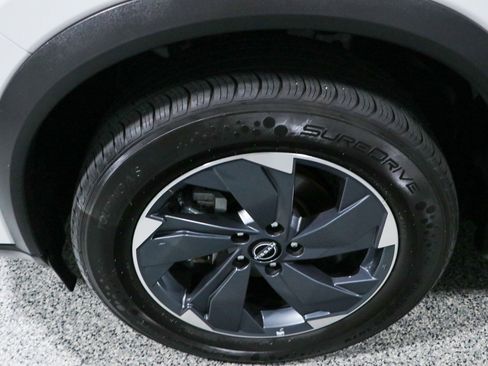 Used 2025 Nissan Rogue SV FWD image 11