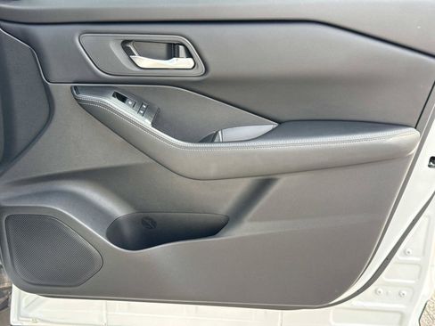 Used 2025 Nissan Rogue SV FWD image 19