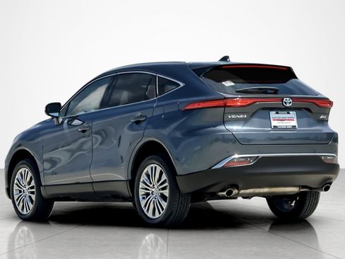 Used 2023 Toyota Venza XLE AWD/4WD image 3