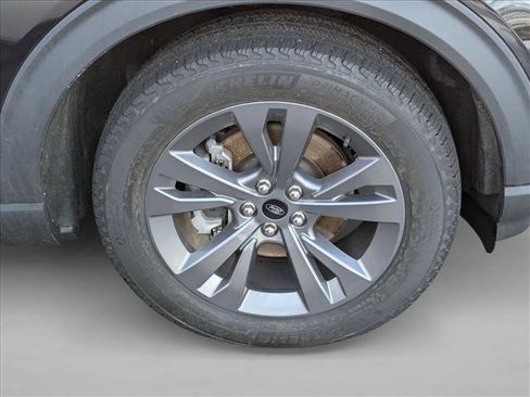 Used 2022 Ford Explorer XLT w/ Equipment Group 202A image 8