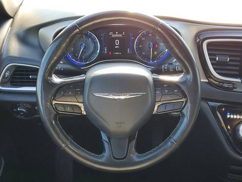 Used 2020 Chrysler Pacifica Touring-L AWD/4WD image 32