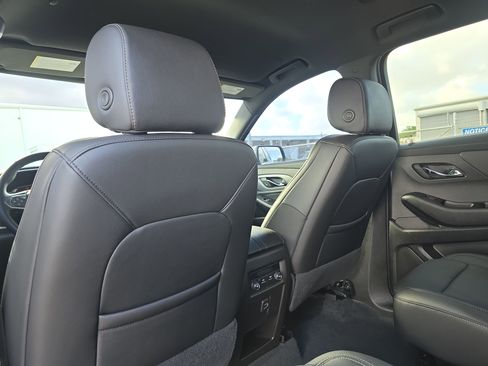 Used 2023 Chevrolet Traverse LT FWD image 44
