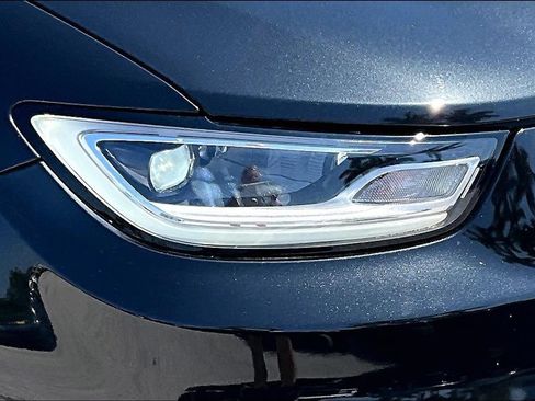Used 2023 Chrysler Pacifica Touring-L FWD image 35