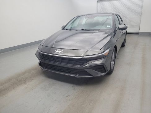 Used 2024 Hyundai Elantra SE FWD image 15