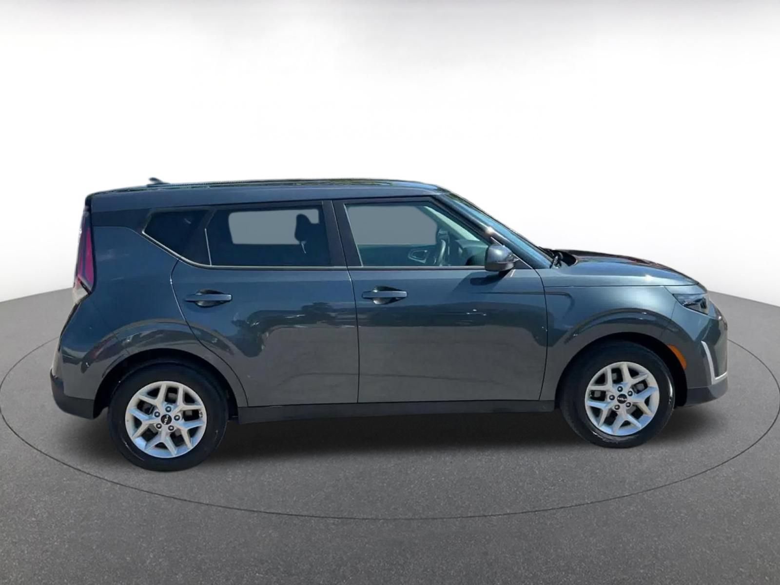 Used 2025 Kia Soul LX w/ LX Technology Package FWD image 15