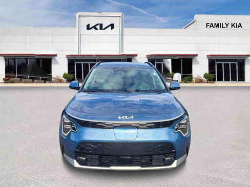 Certified 2023 Kia Niro Wave FWD image 2