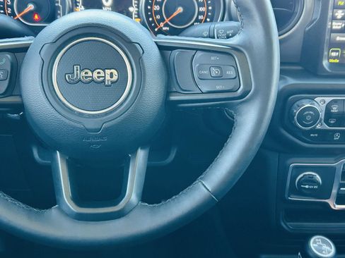 Used 2023 Jeep Gladiator Sport AWD/4WD image 14
