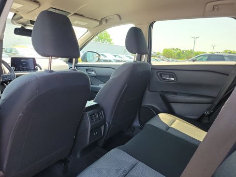 Used 2025 Nissan Rogue SV AWD/4WD image 14
