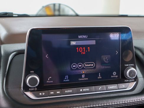 Used 2023 Nissan Rogue S FWD image 19