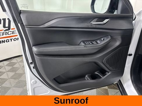 Used 2024 Jeep Grand Cherokee L Altitude AWD/4WD image 10