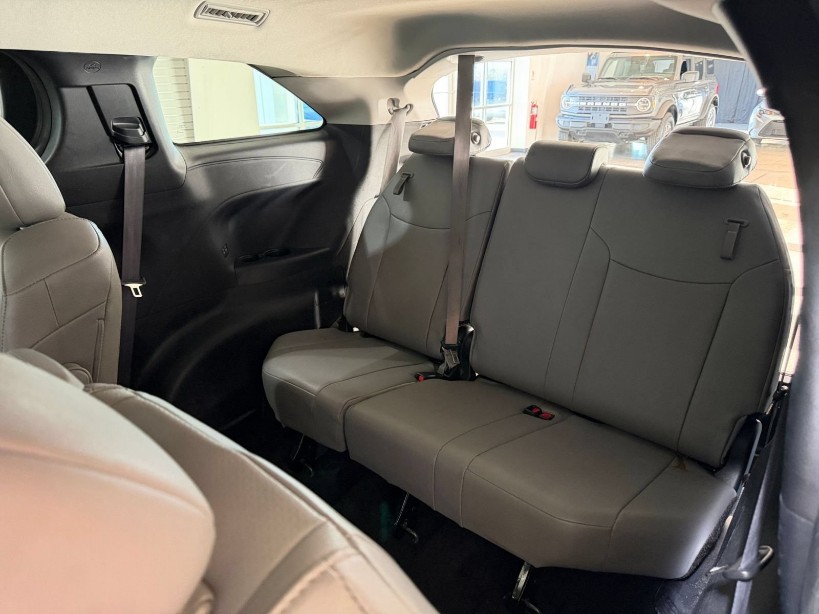 Used 2025 Toyota Sienna XLE FWD image 30