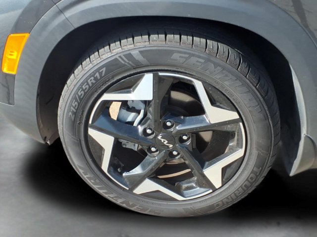 Used 2024 Kia Seltos EX FWD image 17