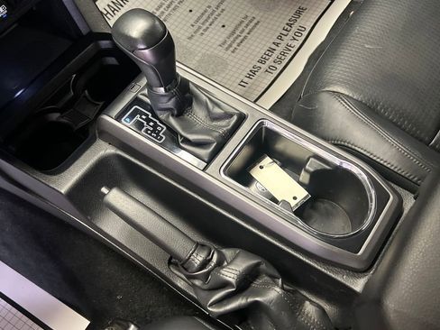 Used 2018 Toyota Tacoma TRD Off-Road image 31