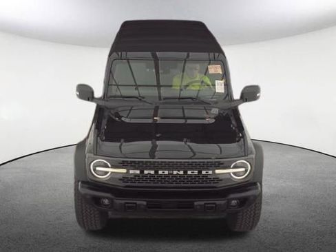 Used 2025 Ford Bronco Badlands AWD/4WD image 2