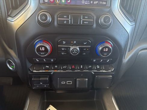 Used 2021 Chevrolet Silverado 1500 LTZ AWD/4WD image 23