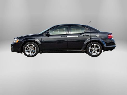 Used 2011 Dodge Avenger Lux FWD image 4