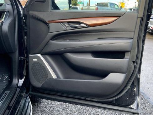 Used 2020 Cadillac Escalade Premium Luxury image 23