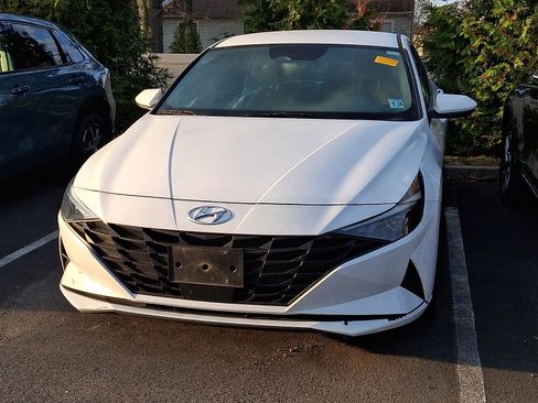 Used 2023 Hyundai Elantra SEL w/ Convenience Package image 4