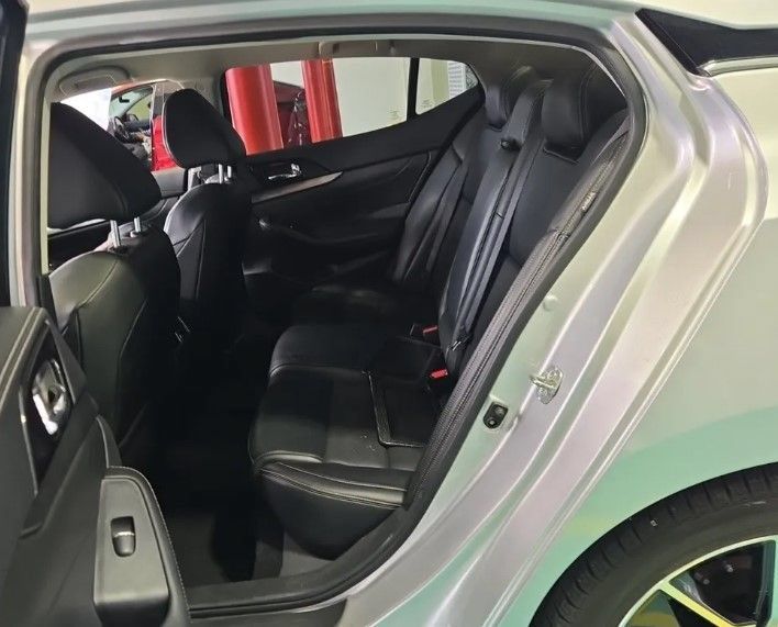 Used 2019 Nissan Maxima 3.5 SV w/ Floor Mat Group FWD image 10