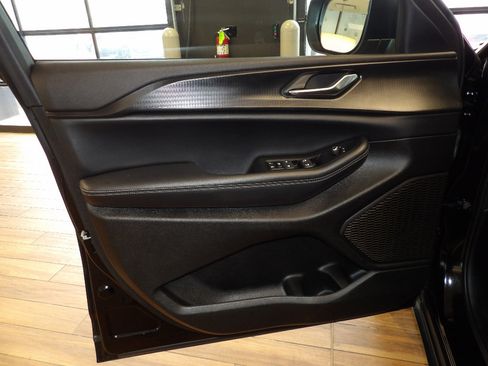 Used 2024 Jeep Grand Cherokee Laredo X w/ Luxury Tech Group I image 24