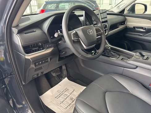 Used 2025 Toyota Grand Highlander AWD Hybrid image 9