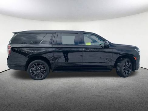 Used 2023 Chevrolet Suburban RST w/ Luxury Package image 15