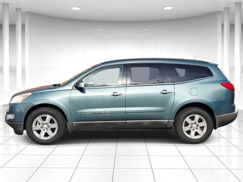 Used 2009 Chevrolet Traverse LT FWD image 6
