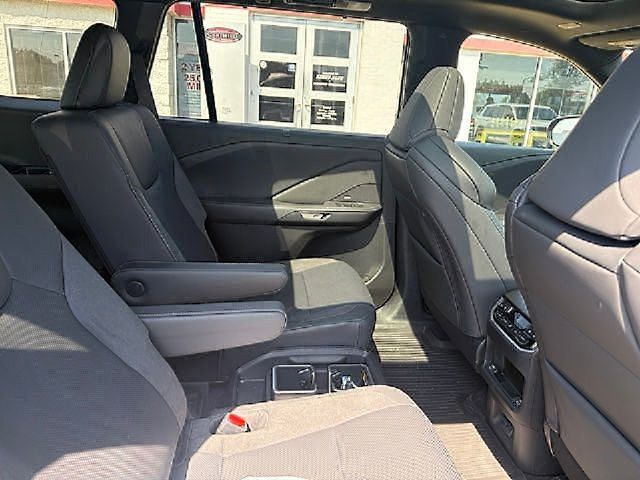 Used 2026 Lexus TX 500h AWD w/ Technology Package image 13