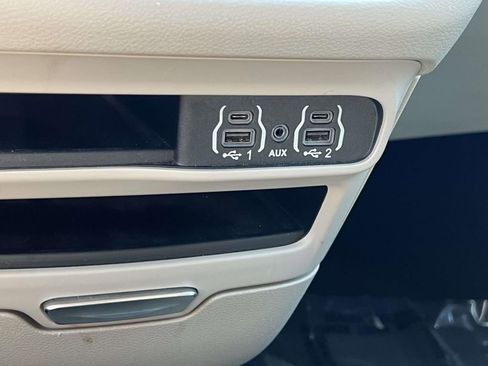 Used 2023 Chrysler Pacifica Touring-L FWD image 26