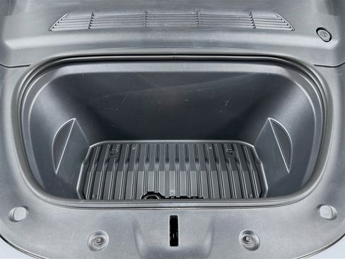 Used 2023 Tesla Model Y Long Range image 31