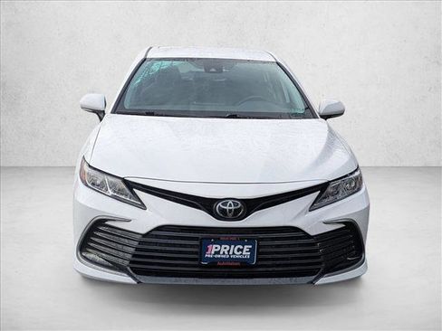 Used 2022 Toyota Camry LE image 2