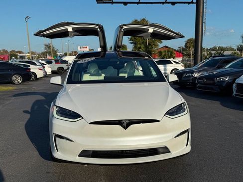 Used 2023 Tesla Model X image 2