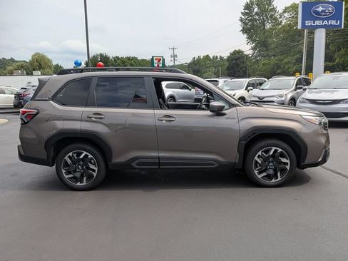 Used 2025 Subaru Forester Limited AWD/4WD image 2