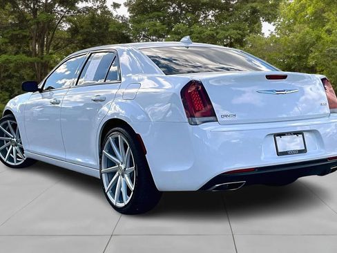 Used 2018 Chrysler 300 Touring w/ Sport Appearance Package image 12