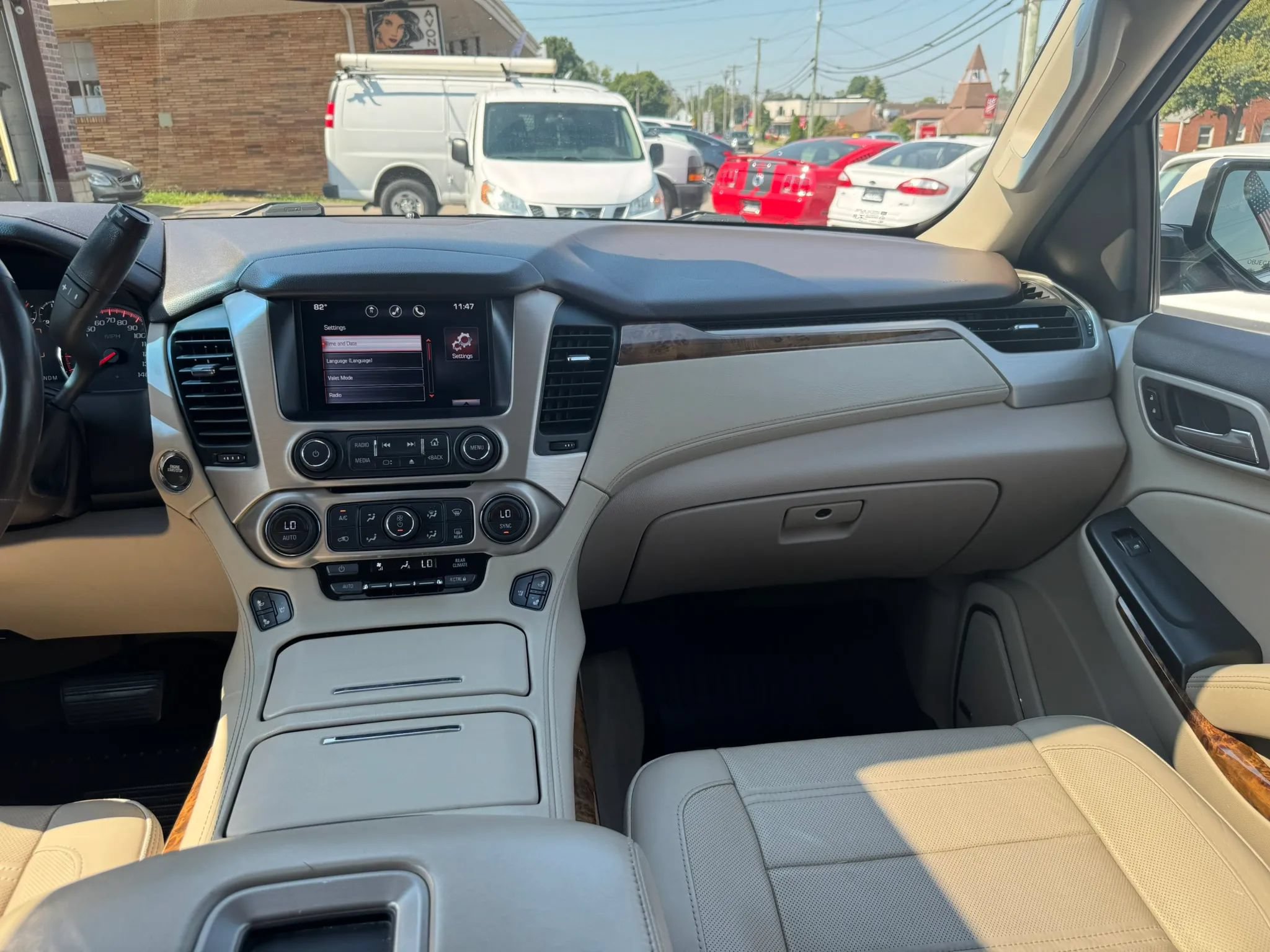 Used 2015 GMC Yukon Denali w/ Touring Package AWD/4WD image 48