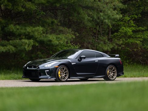 Used 2021 Nissan GT-R Premium AWD/4WD image 59