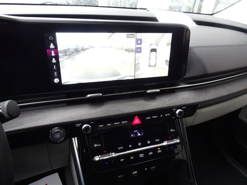 Used 2023 Kia Carnival SX image 18