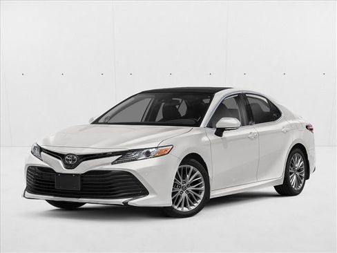 Used 2020 Toyota Camry XLE image 1