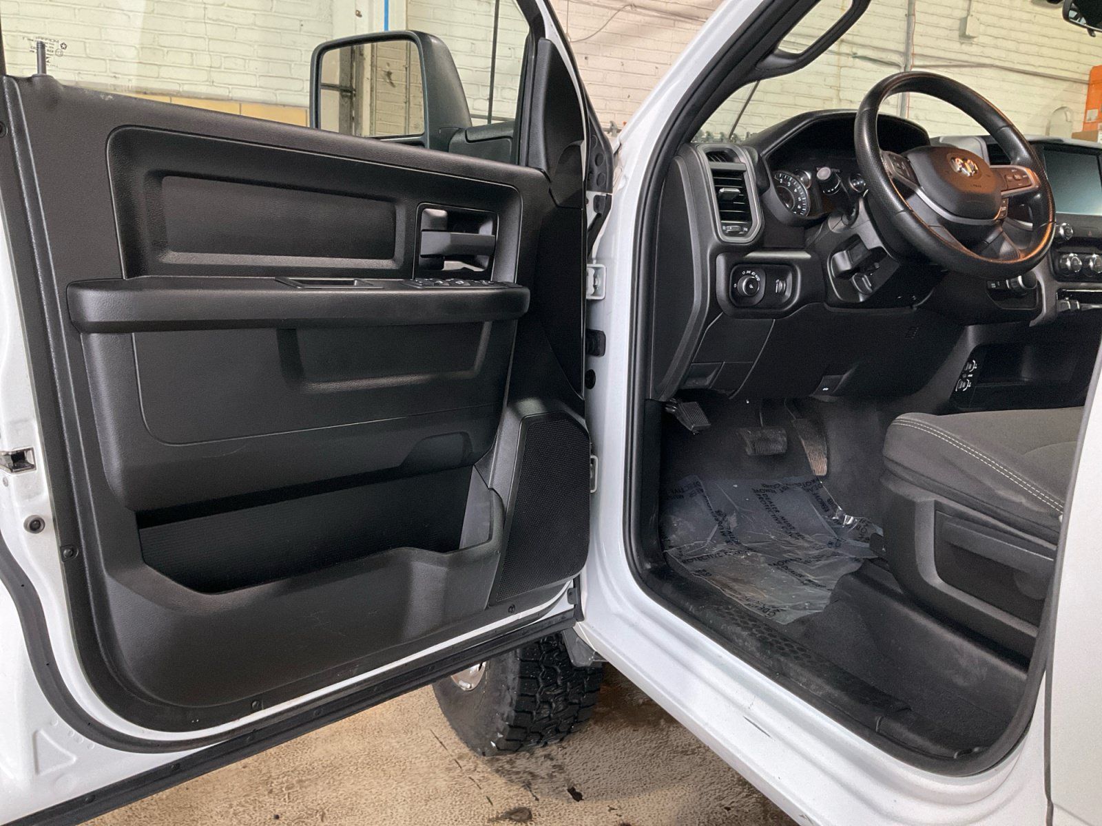 Used 2024 RAM 2500 Tradesman w/ Towing Technology Group AWD/4WD image 32
