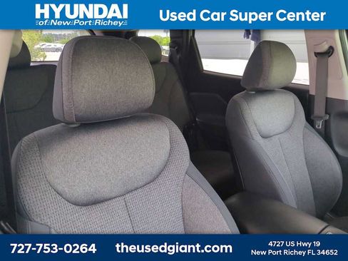 Used 2023 Hyundai Santa Fe SEL FWD image 6