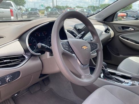 Used 2025 Chevrolet Malibu LT FWD image 9
